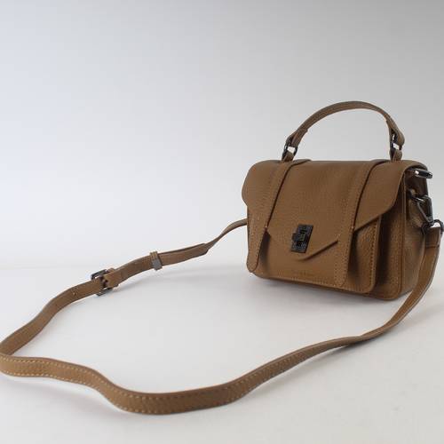 شنطة يد نسائي انيقة بتصميم عتيق وبجودة عالية مع حمالتين للكتف - بلو