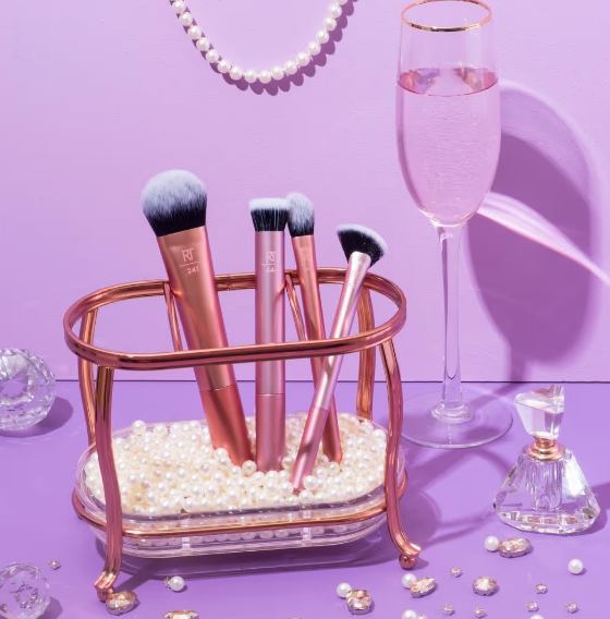 ريل تكنيك – مجموعة فرش Everyday Essentials مع إسفنجة Miracle Complexion – 5 قطع