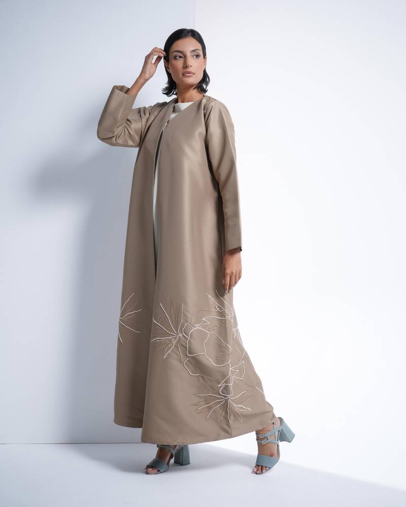 عباية تفته بيج بتطريز ابيض