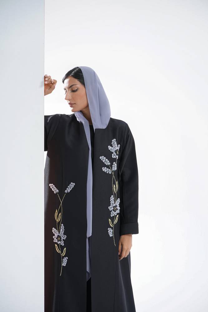 عباية من التفته بقصة انيقه وتطريز باللون السماوي