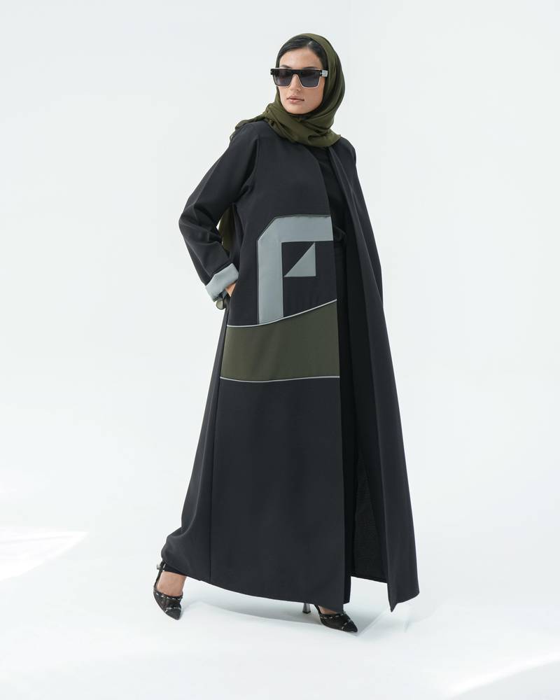 عباية كريب اسود مع ازرق واخضر بجيوب