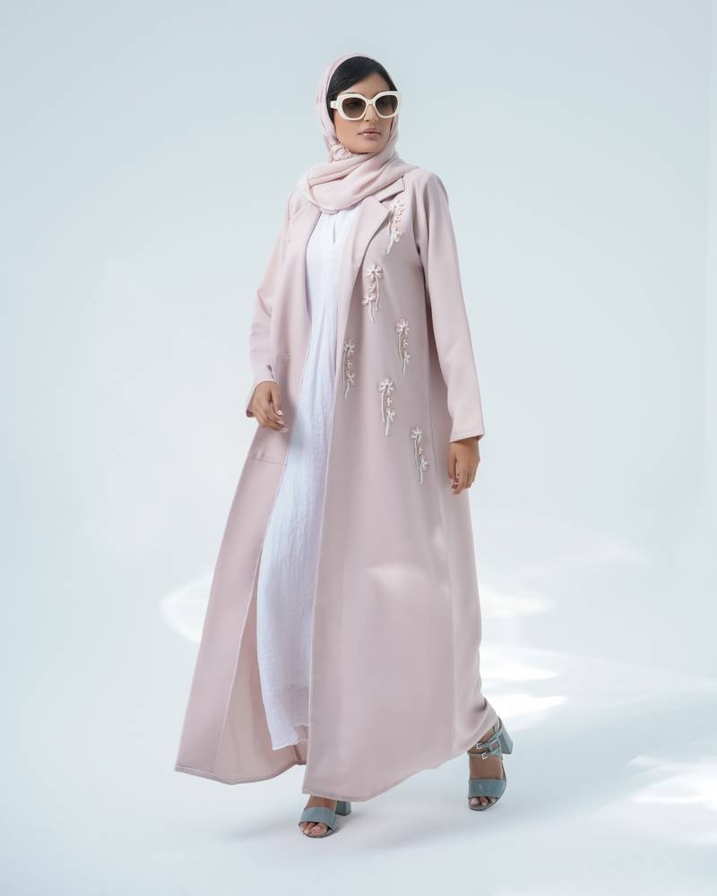 عباية كريب بينك بتطريز ورد