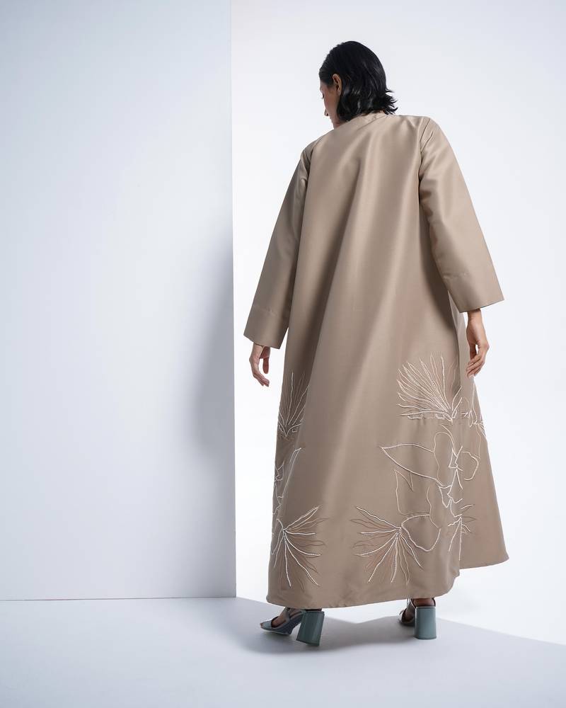 عباية تفته بيج بتطريز ابيض