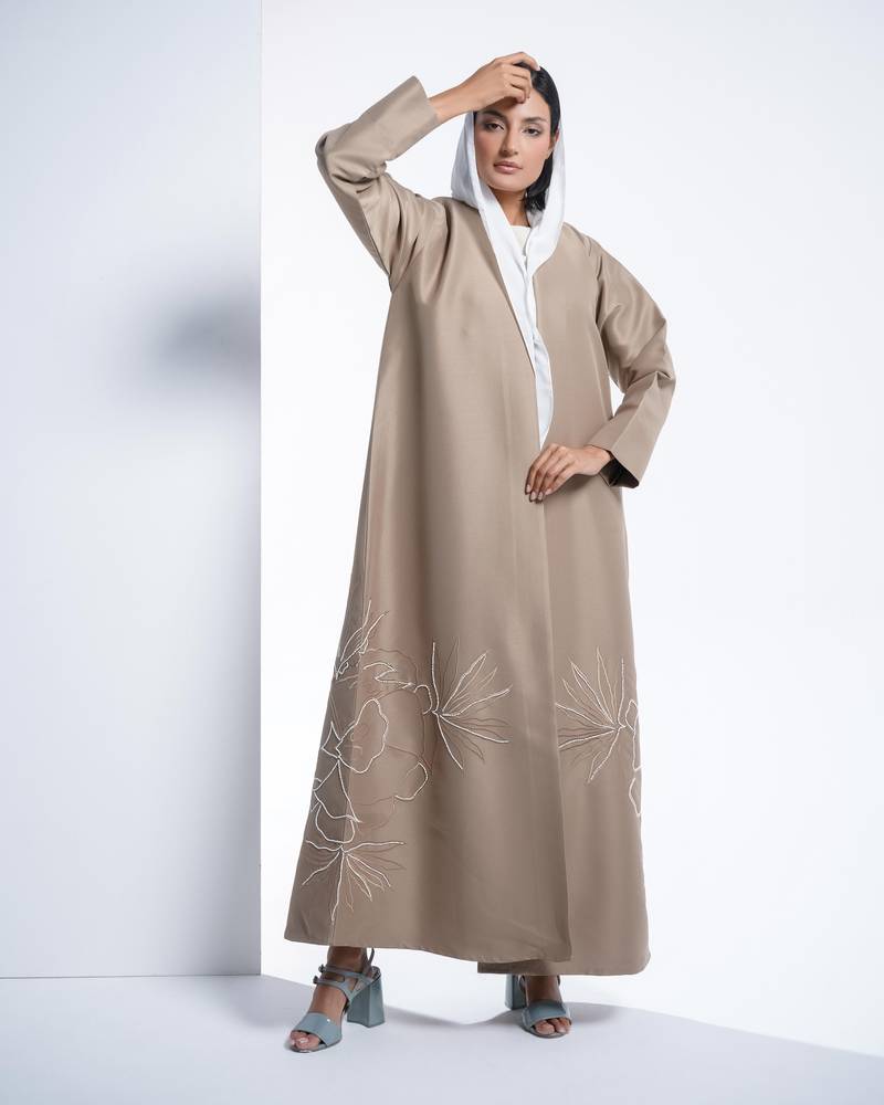 عباية تفته بيج بتطريز ابيض