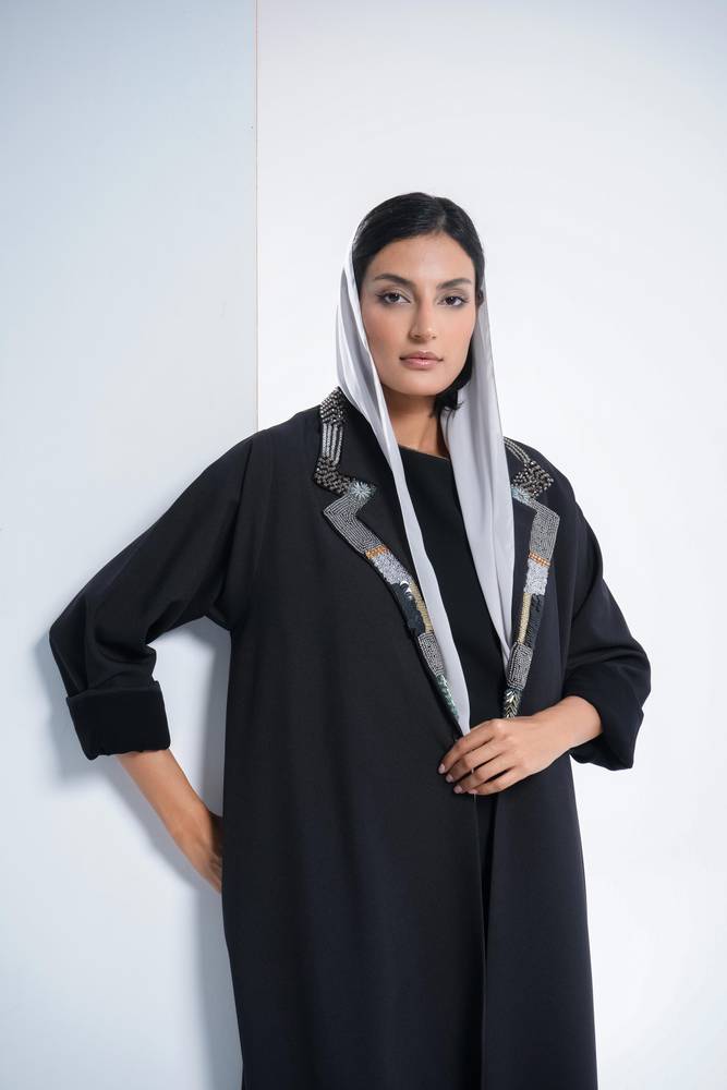 عباية بليزر كريب اسود بشك وتطريز انيق