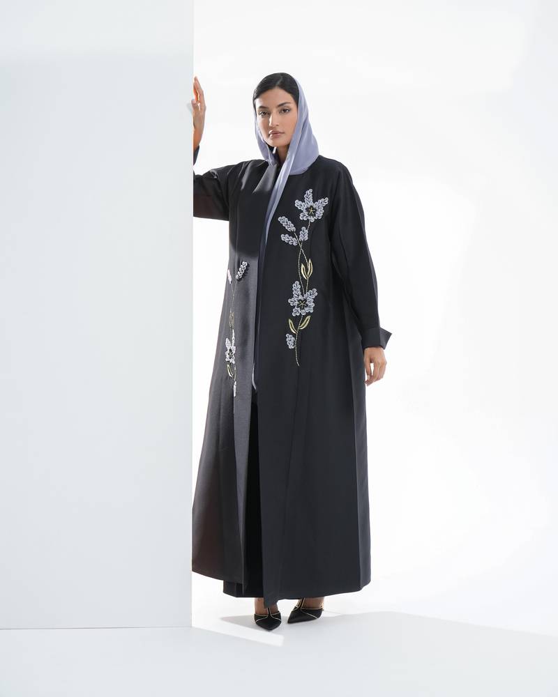 عباية من التفته بقصة انيقه وتطريز باللون السماوي