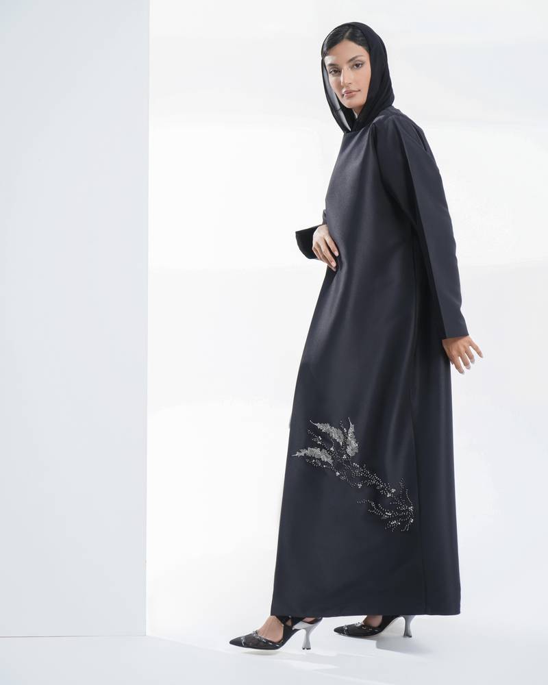 عباية سوداء تفته بشك فاخره