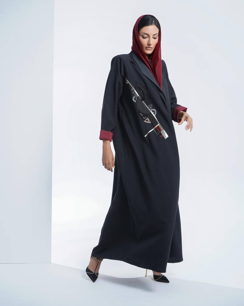 عباية بليزر سوداء بتصميم وشك مميز
