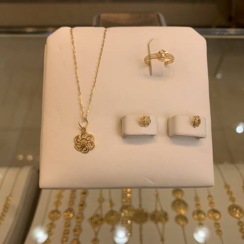 طقم أطفال