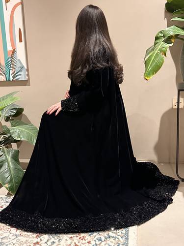 عباية كلوش مخمل مزينة بالترتر 