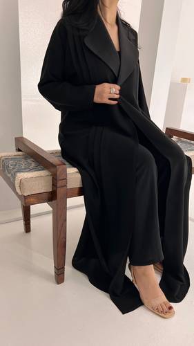 عباية عملية يومية بياقة ساتان