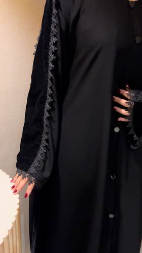 عباية شتوية بكسرات جانبيه من المخمل