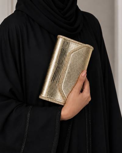 حقيبة نسائية حجم صغير باللون الذهبي موديل CHT12005