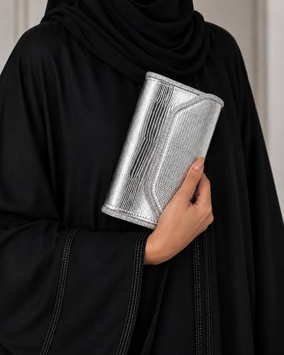 حقيبة نسائية حجم صغير باللون الفضي موديل CHT12005