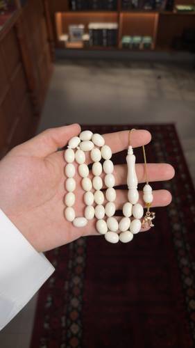 مسباح عظم الجمل بكركوشة انيقة يتٌميز بلوقو الجمل