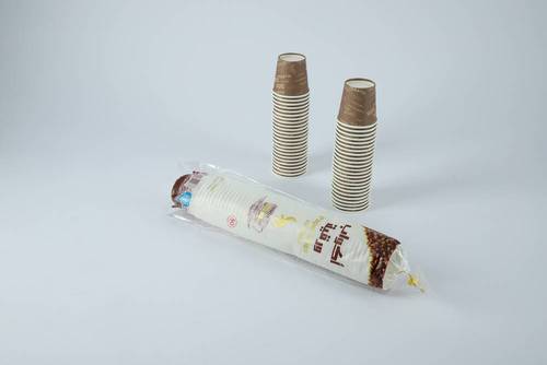 اكواب قهوة ورق وسط