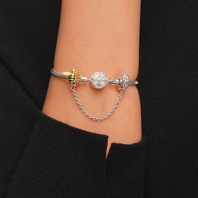 Gnoce Honey Bee Safety Chain Charm