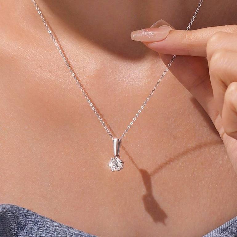 Gnoce Classic 1ct Round VVS Moissanite Drop Solitaire Pendant Necklaces
