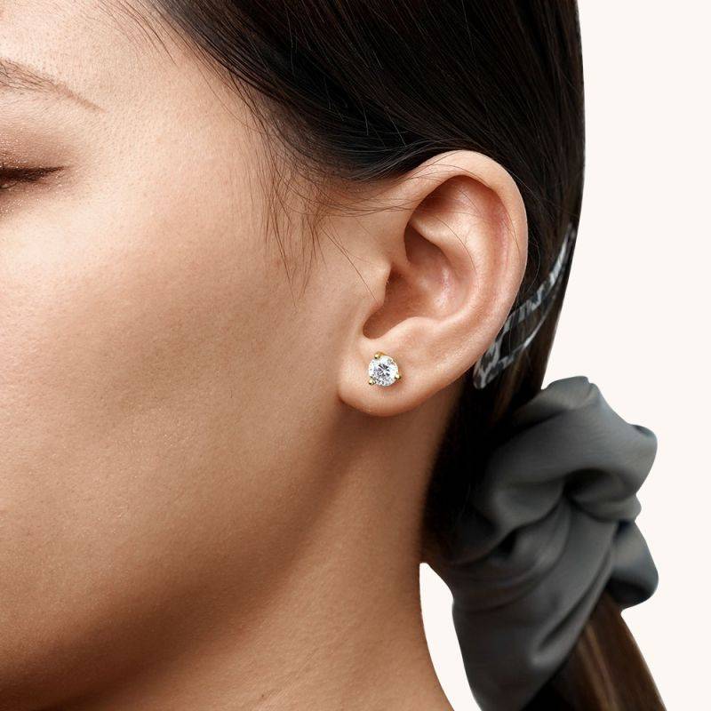 Gnoce Clear Sparkling Stone Stud Earrings