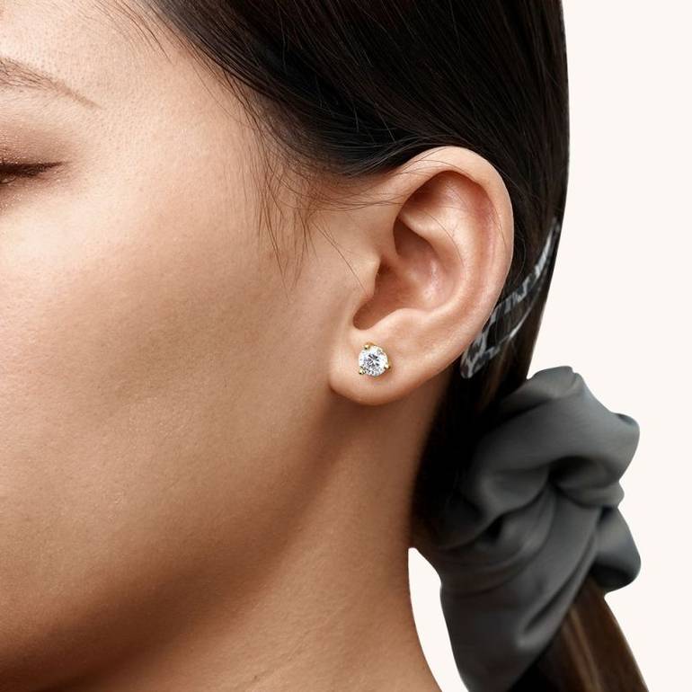 Gnoce Clear Sparkling Stone Stud Earrings