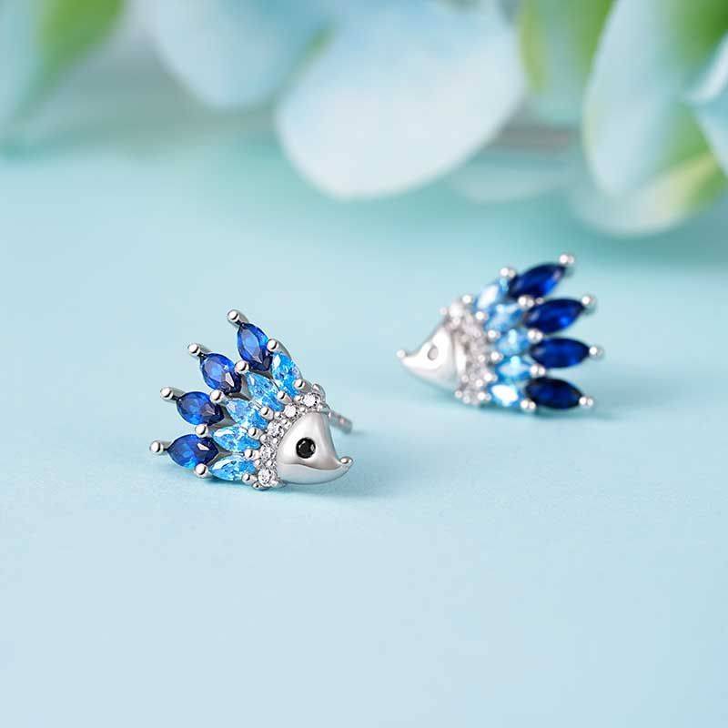 Gnoce Sparkling Hedgehog Stud Earrings