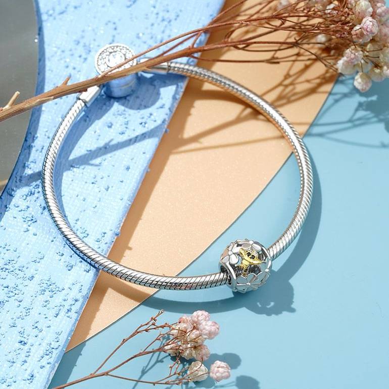 Gnoce Sparkling Honey Bee Flower Charm