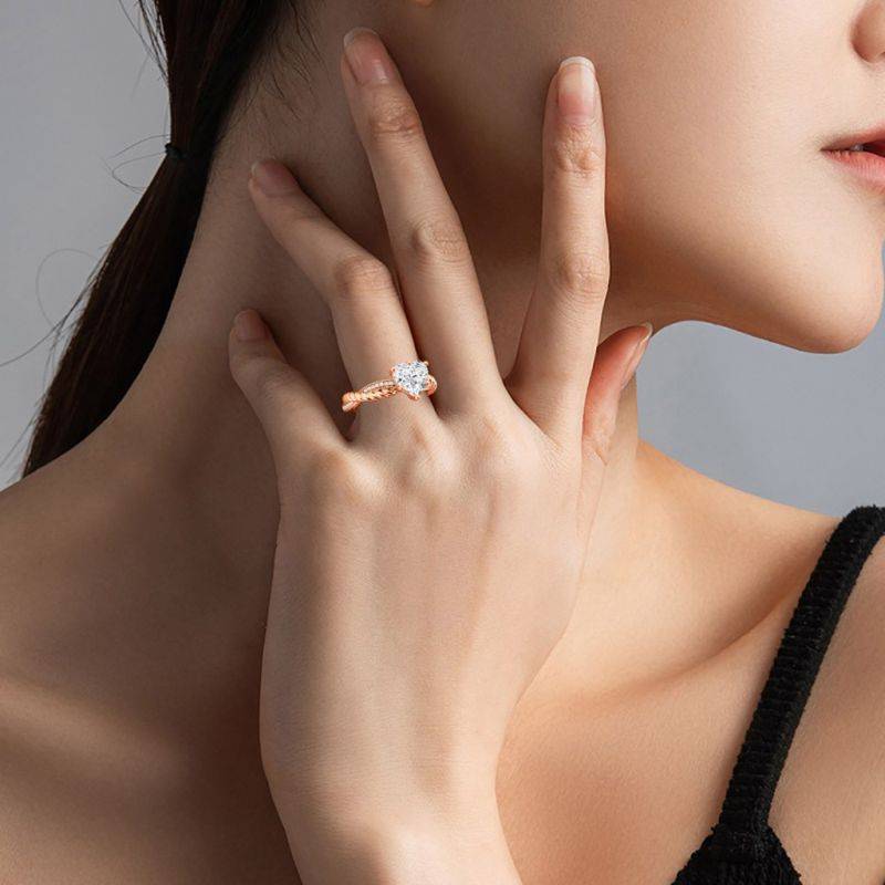 Gnoce Heart Twist Infinity Engagement Ring
