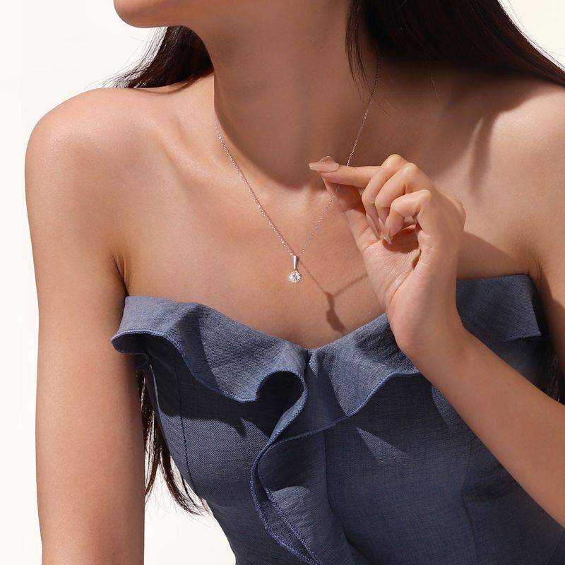 Gnoce Classic 1ct Round VVS Moissanite Drop Solitaire Pendant Necklaces
