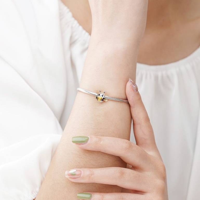 Gnoce Bee Embraces Heart Gem Charm