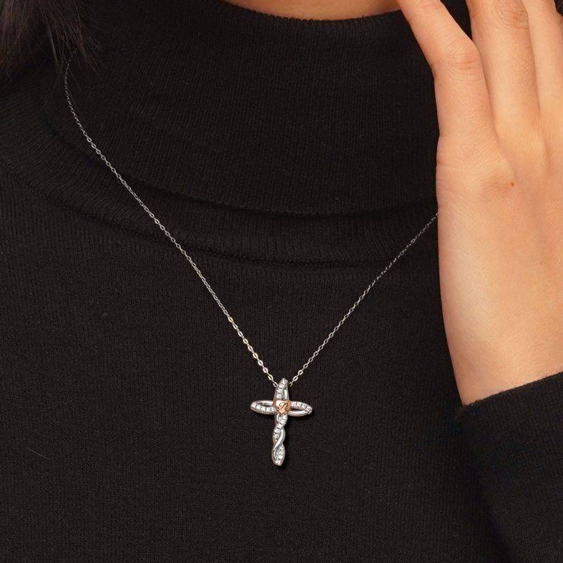 Gnoce Retro Diamonds Cross Necklaces