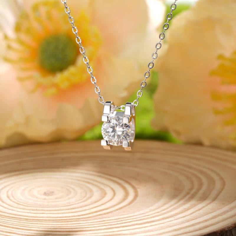 Gnoce Shiny 3CT Round VVS Moissanite Solitaire Necklaces