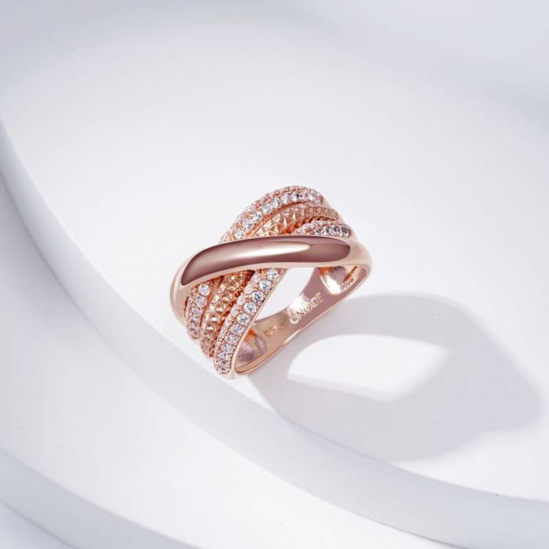 Gnoce Intertwined Band Pave Ring