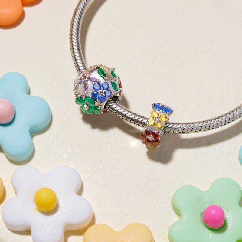 Gnoce Colorful Hydrangea Round Charm