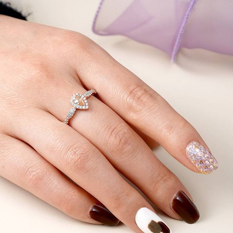 Gnoce Twisted Teardrop Promise Ring