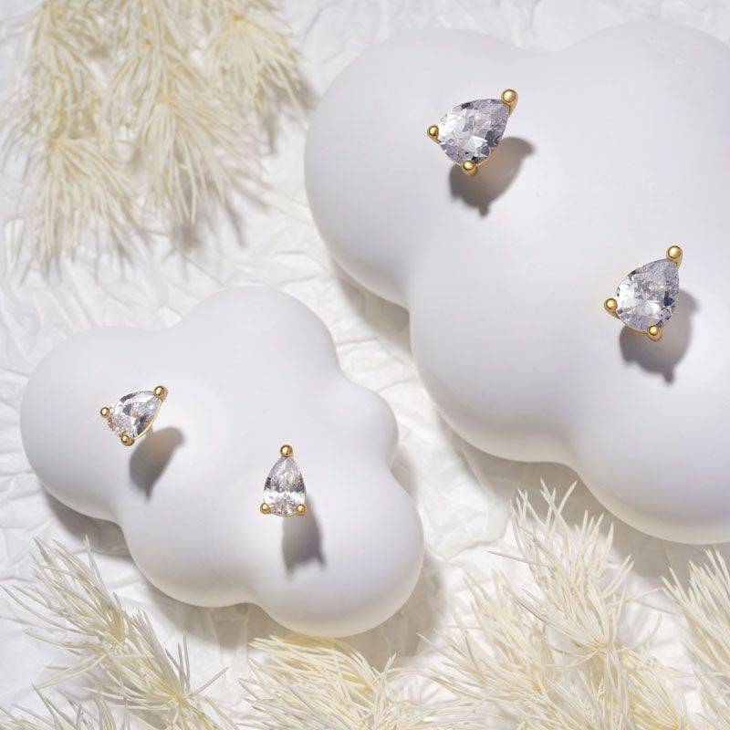Gnoce Pear-shaped Stud Earrings