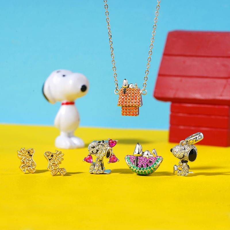 Gnoce Peanuts Lying Snoopy Doghouse Diamond Necklaces