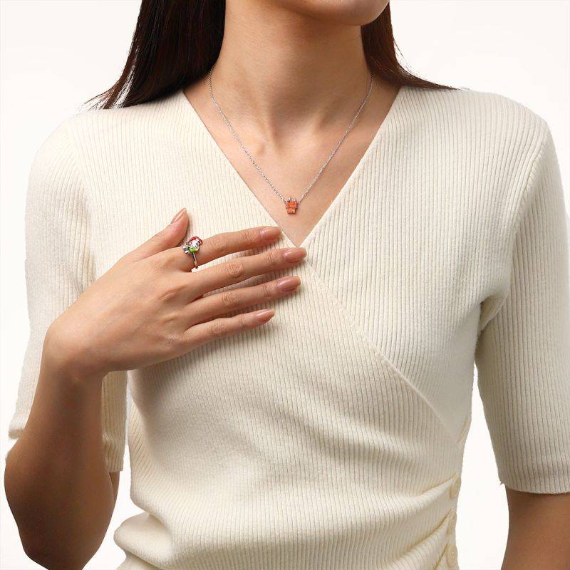 Gnoce Peanuts Lying Snoopy Doghouse Diamond Necklaces