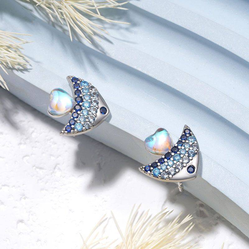 Gnoce Shinning Fish stud Earrings