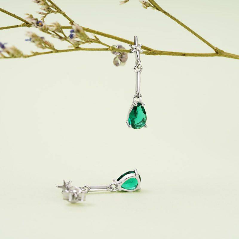 Gnoce Star with Green Teardrop Dangle Earrings
