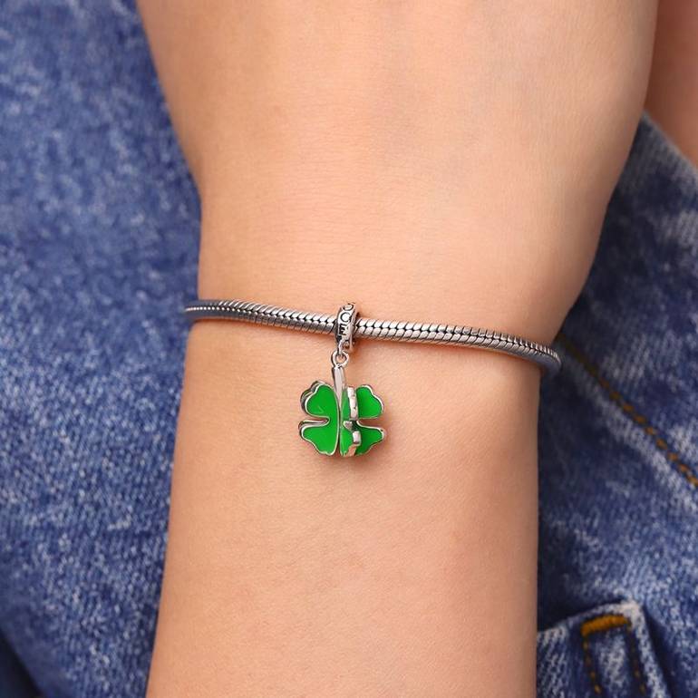 Gnoce Four-leaf Clover Swaying Leafs Pendant Dangle Charm