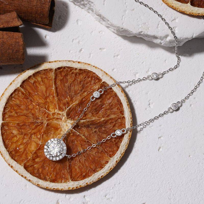 Gnoce 1CT Round VVS Moissanite Frame Station Necklaces