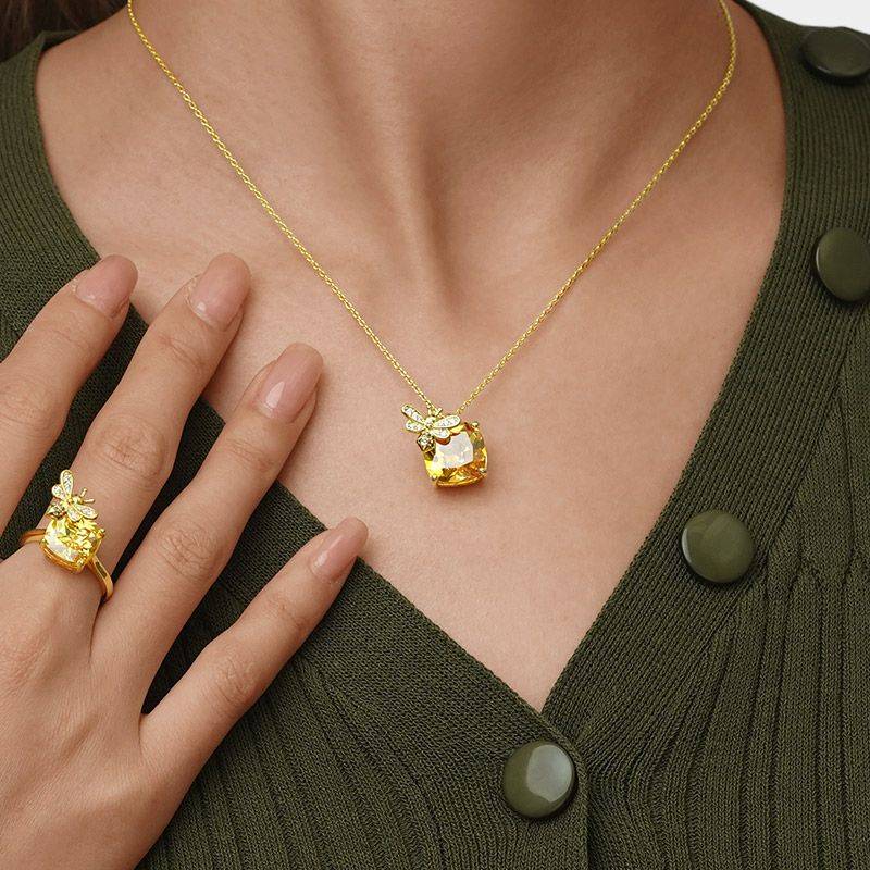 Gnoce Sparkling Honey Bee Necklaces