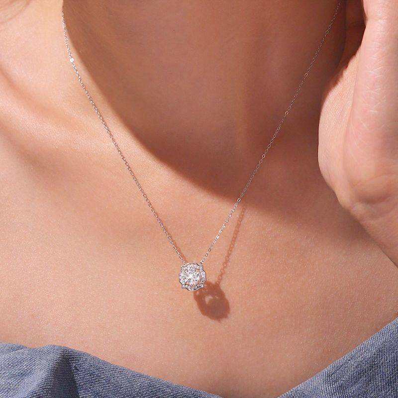 Gnoce 925S & VVS Round Center Moissanite 1CT Pendant Necklaces