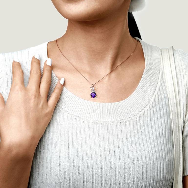 Gnoce Lovely Deer Embraces Heart Gem Necklaces