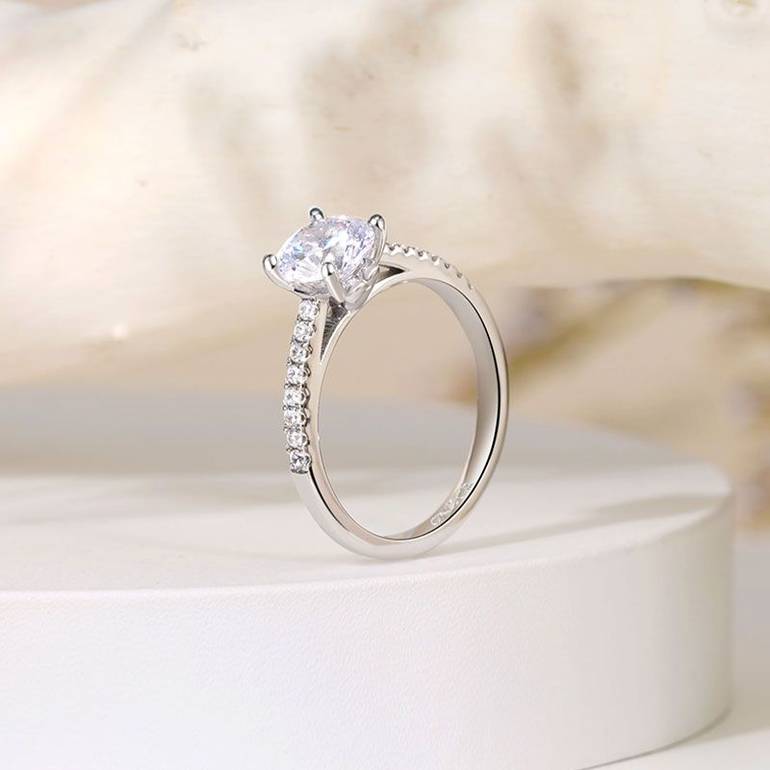 Gnoce Sky Blue Three-Stone Engagement Ring