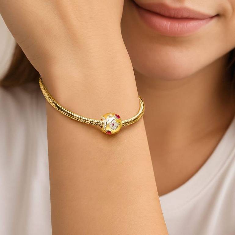 Gnoce Sparkling Fish with Pink Hearts Charm