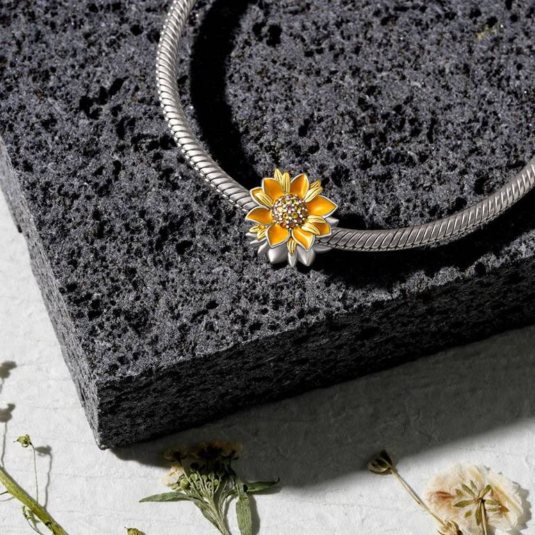 Gnoce Sparkling Sunflower Charm
