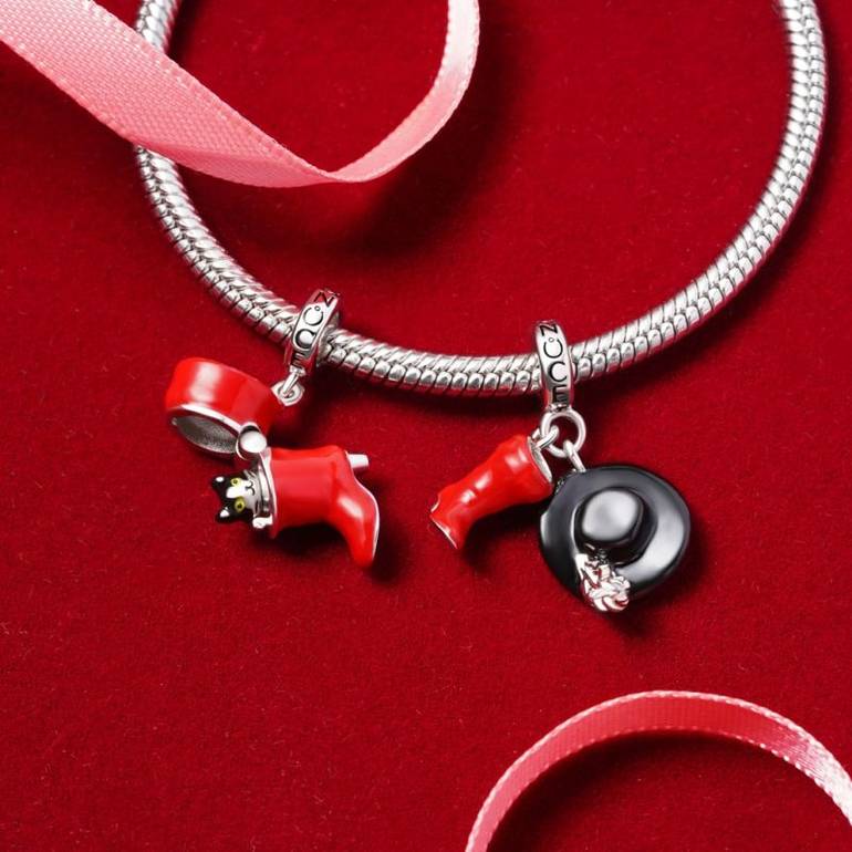 Gnoce Puss In Boots Openable Red Boot Pendant Dangle Charm