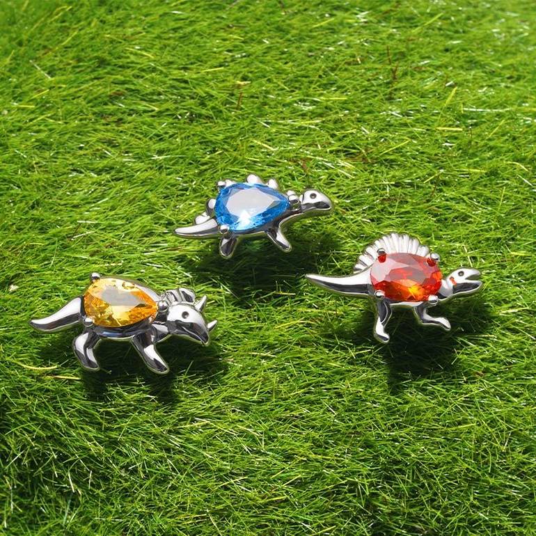 Gnoce Sparkling Stegosaurus Stud Earrings