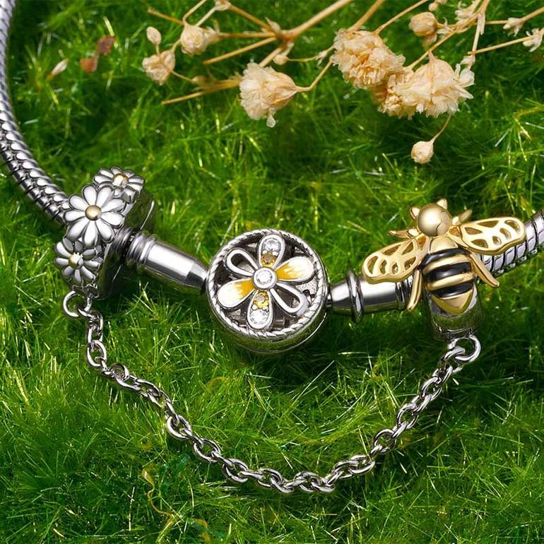 Gnoce Honey Bee Safety Chain Charm